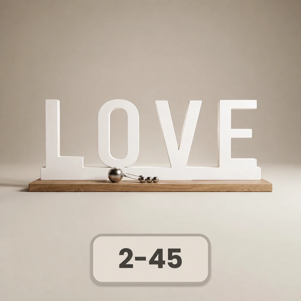 مجسم ديكوري مكتبي بكلمة LOVE وقاعدة خشبية